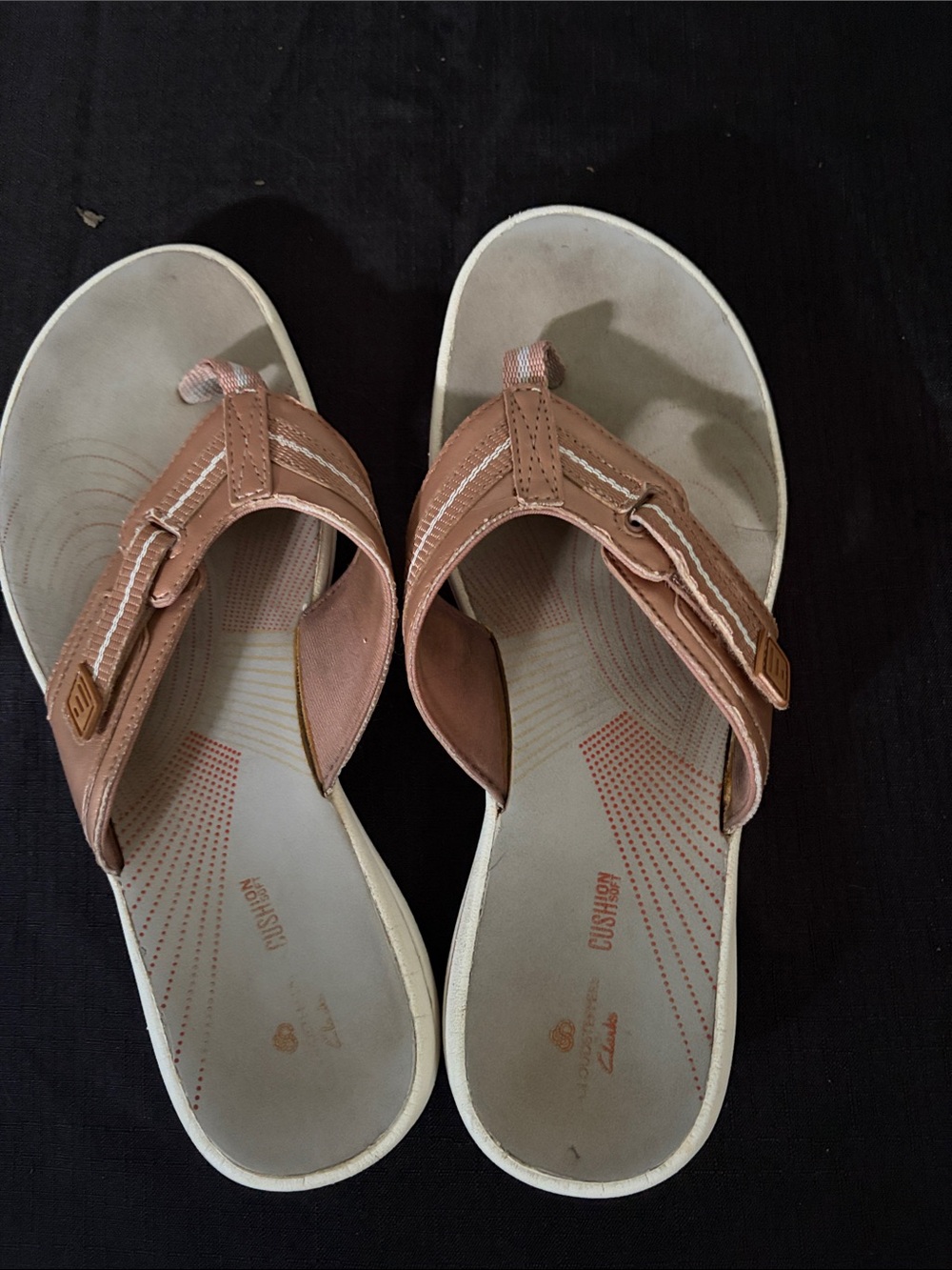 Clarks Women's Tan/Brown Leather Thong Sandals